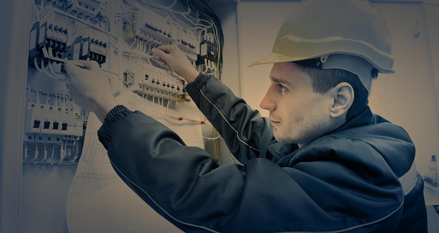 electrically qualified maintenance worker