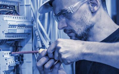 Applied Knowledge: The Practical Advantages of Hands-On Training in Electrical Maintenance